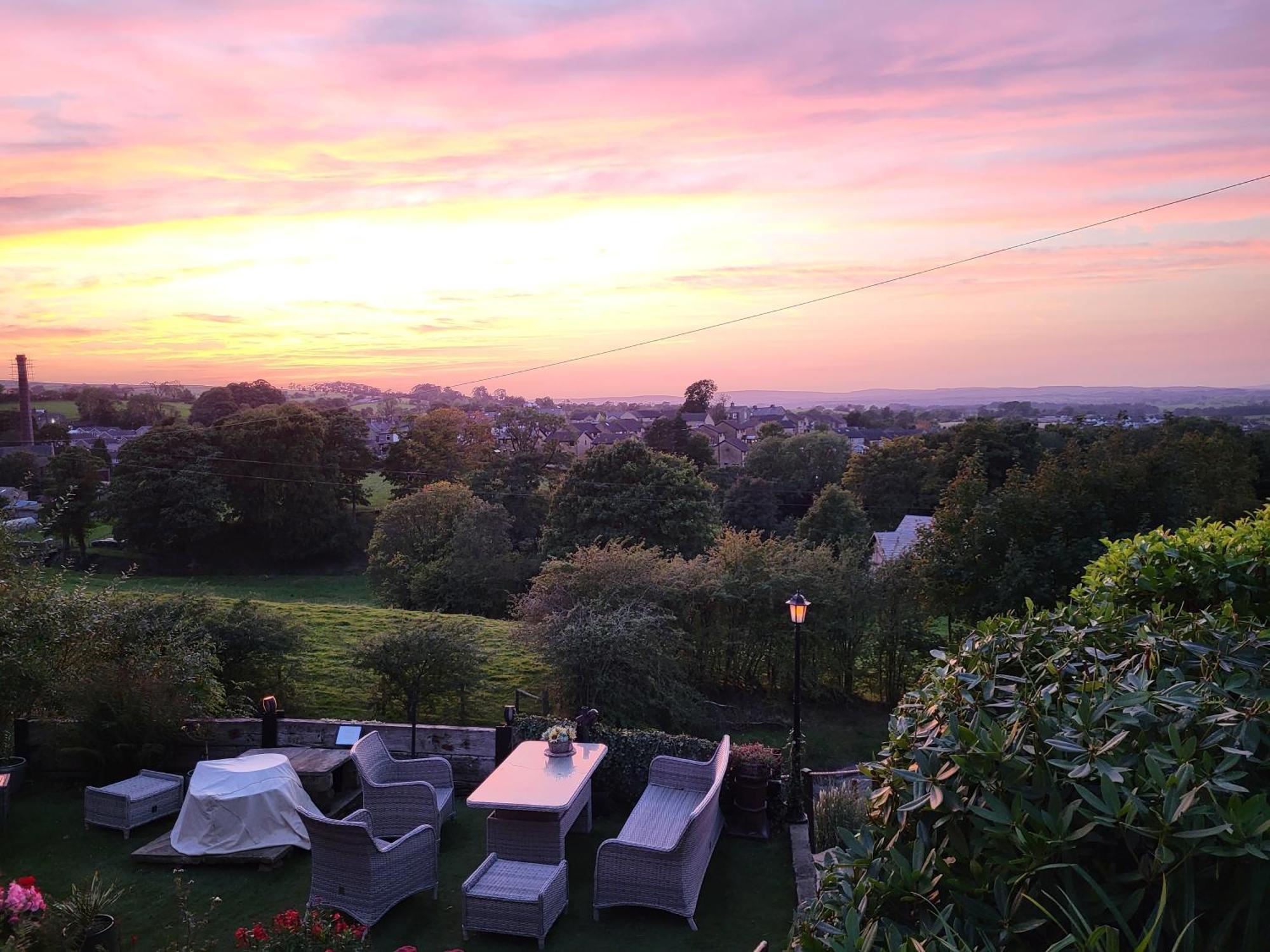 Alma Cliffe Guest House Barnoldswick Εξωτερικό φωτογραφία